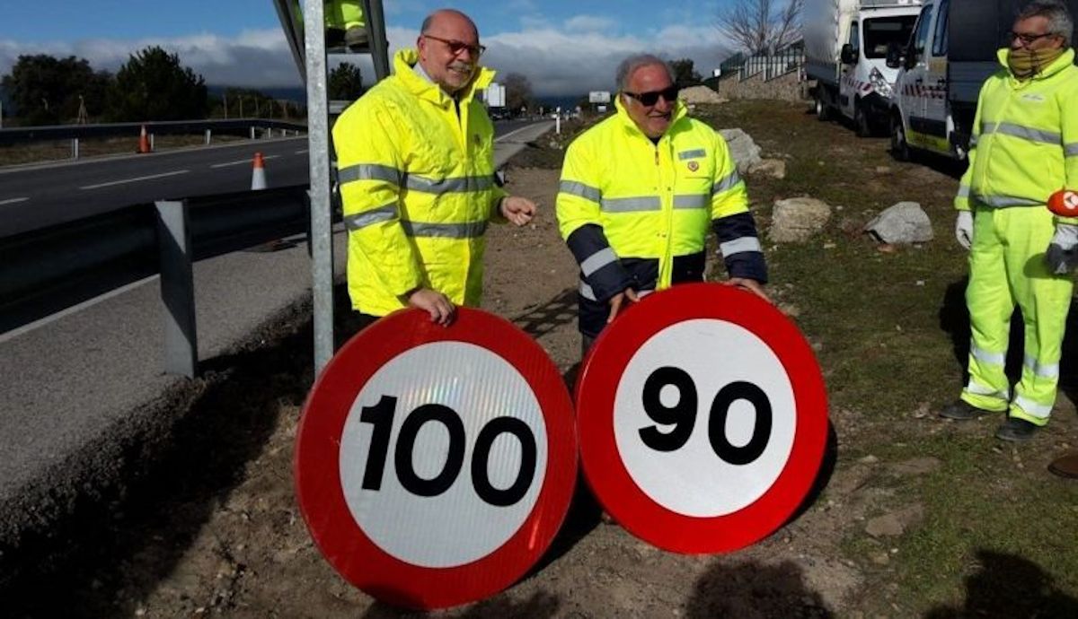 La DGT aclara si mantendrá la eliminación del margen de 20 km h al adelantar en vías secundarias