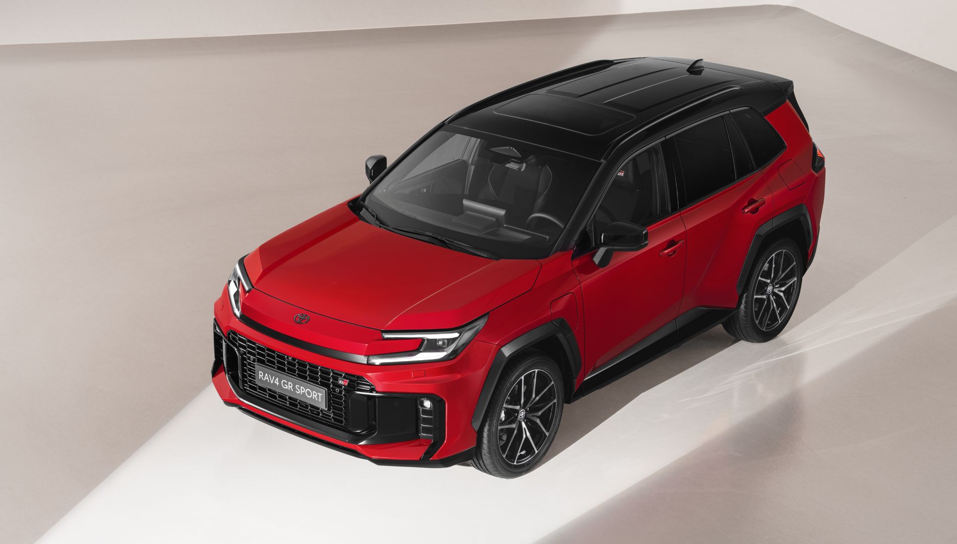 Todo lo que cambia en el nuevo Toyota RAV4: analizamos al SUV por completo