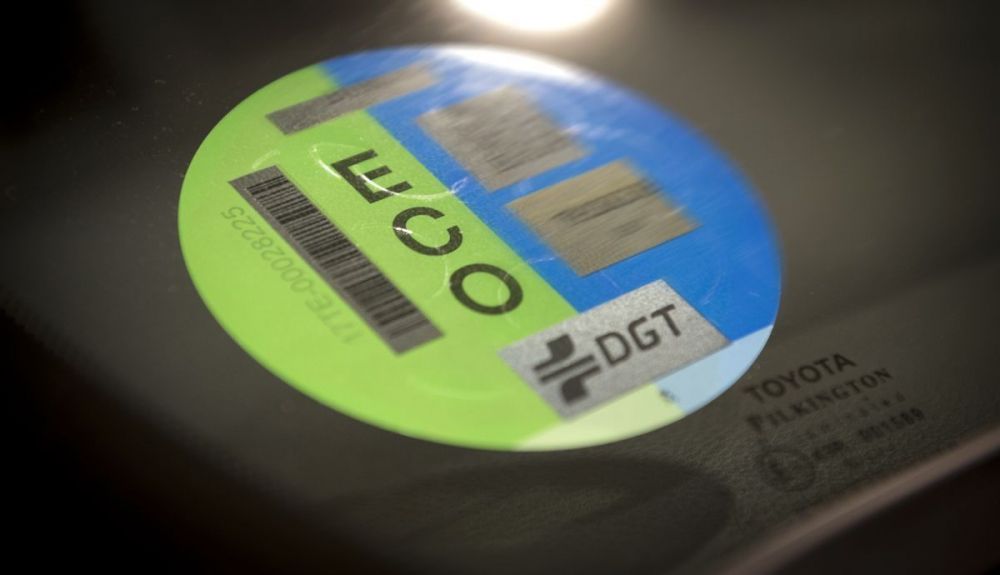 Todos los coches que pueden perder ya su actual etiqueta de la DGT y condicionar su acceso a las ZBE
