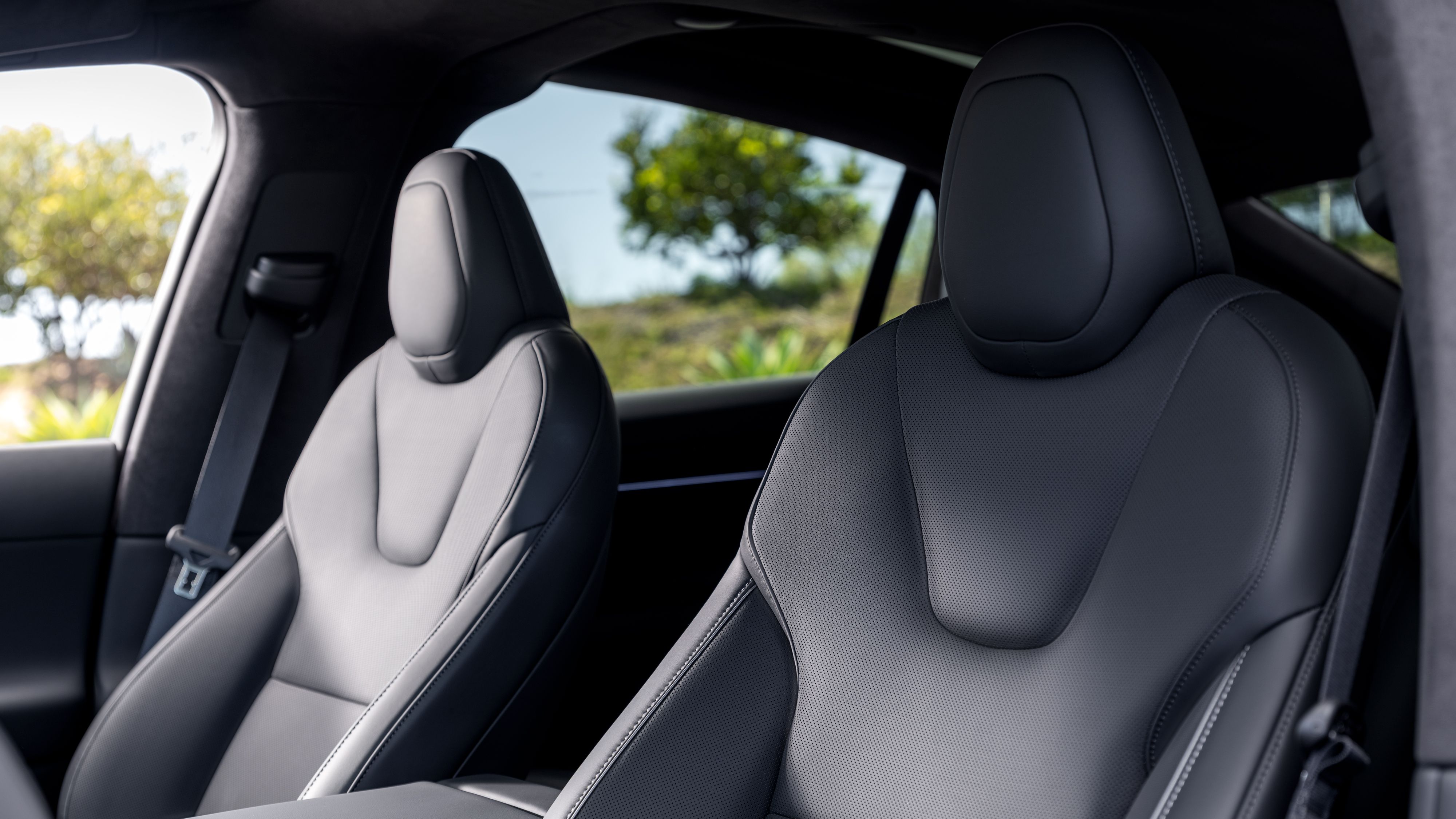 Tesla Model X 2025