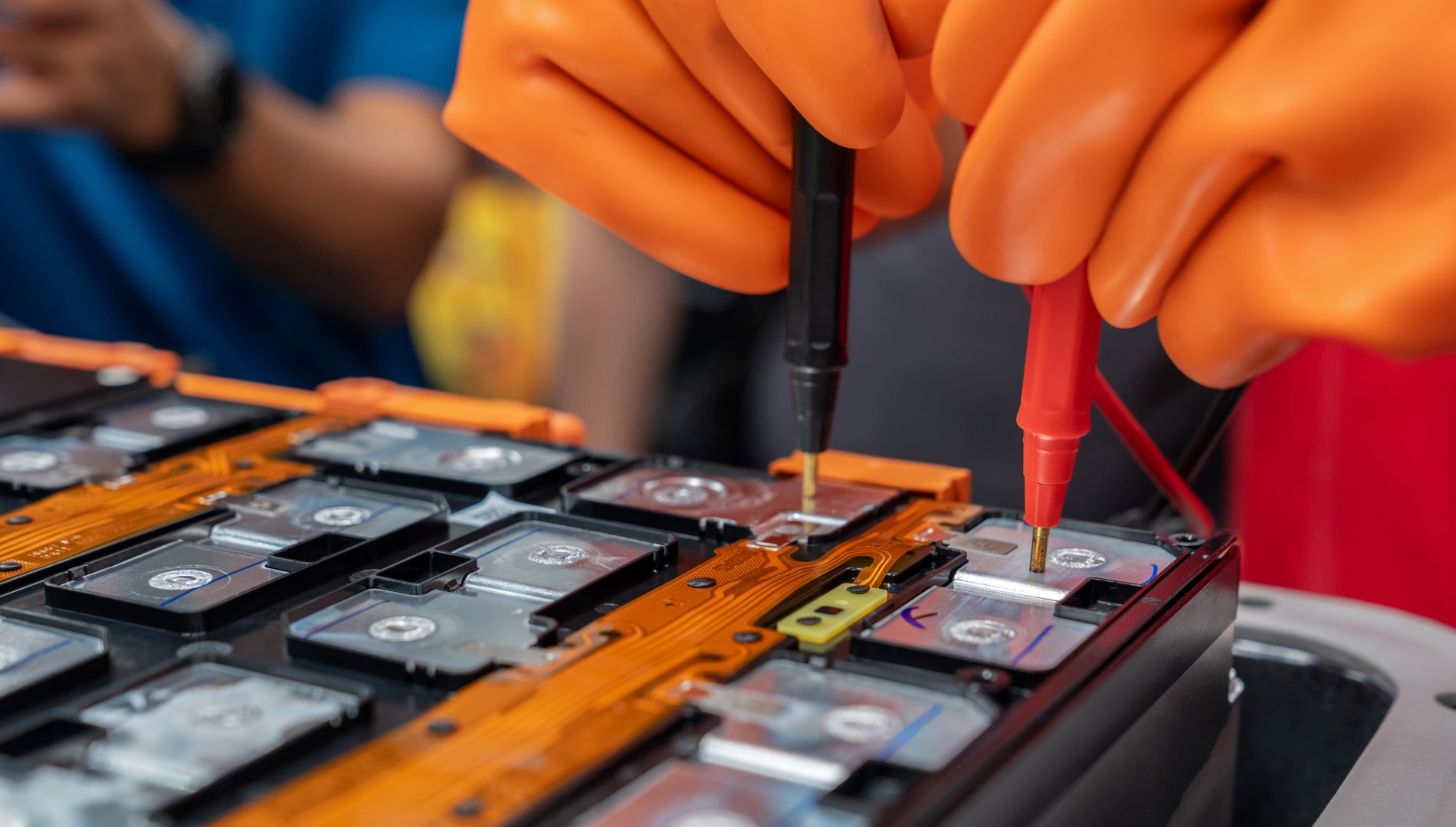 Estudio revela cómo envejecen las baterías de los híbridos enchufables y las diferencias entre marcas