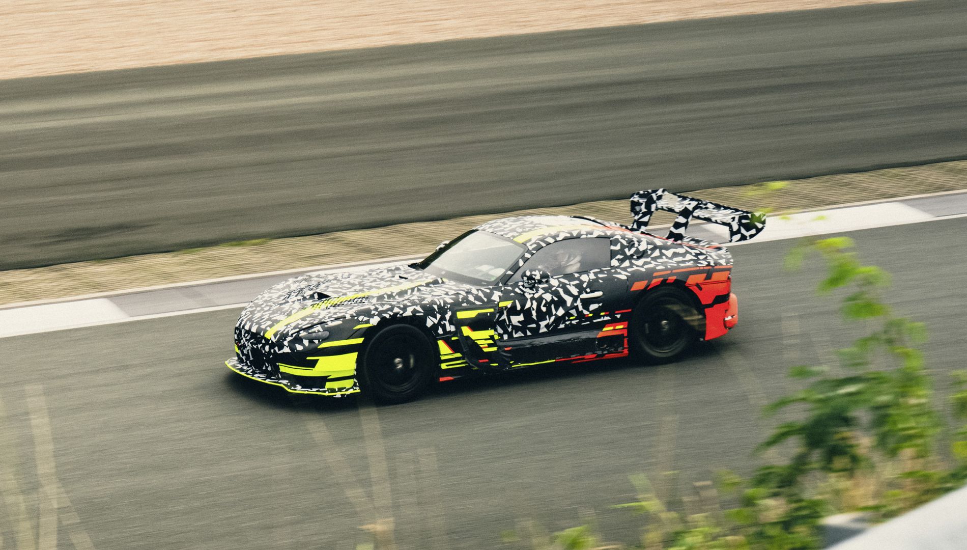 Tenemos las primeras fotografías del próximo superdeportivo de Mercedes AMG: ya impresiona