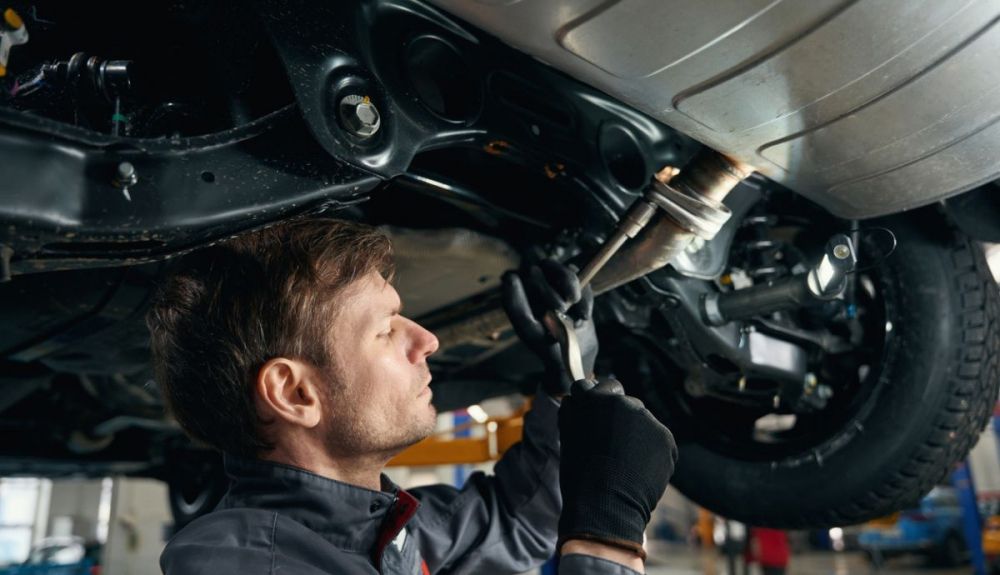 Resonador de escape: qué es, funciones y diferencias con el silenciador