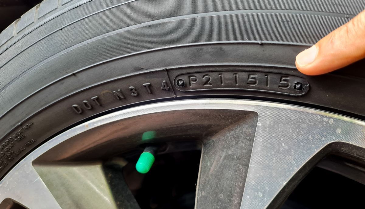 Código DOT en neumáticos: cómo leerlo y por qué es importante