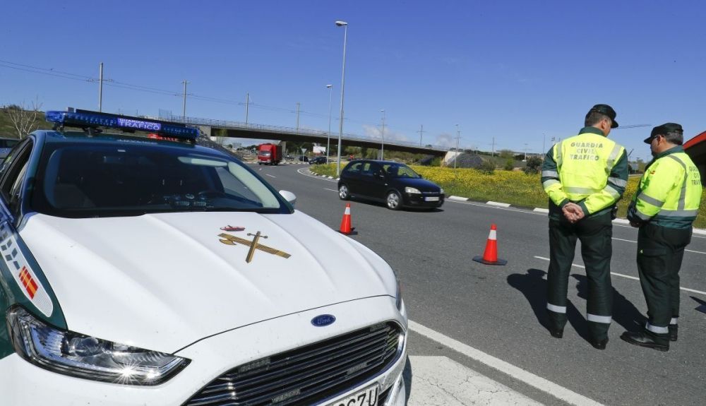 La DGT avisa y amenaza sobre el uso ya obligatorio de las balizas V16 y la Guardia Civil las critica