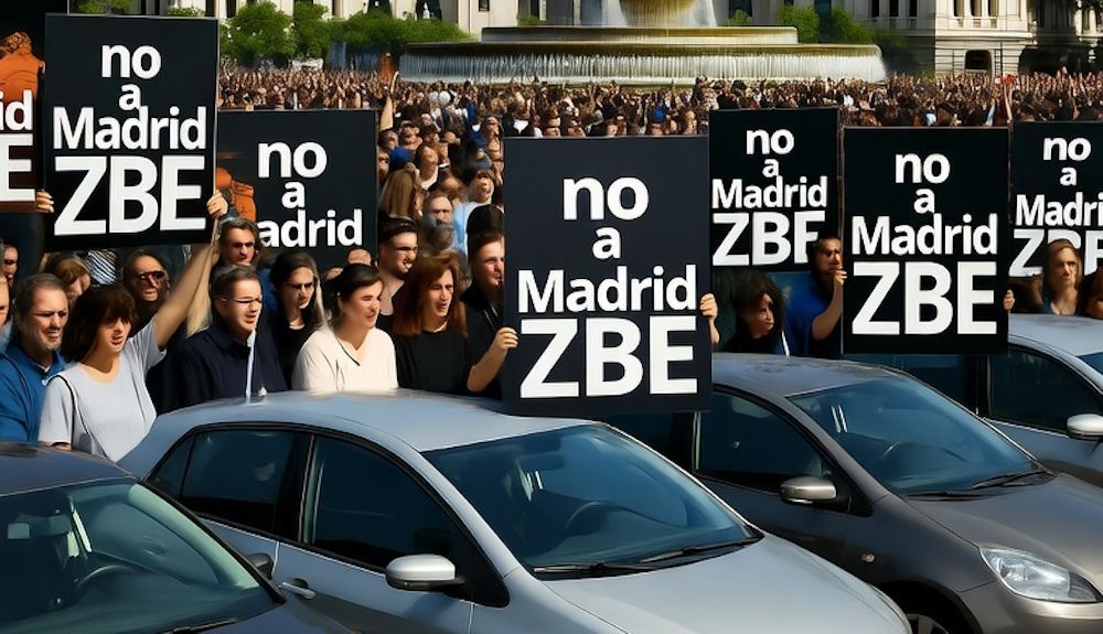 Cartel de movilización en Madrid de la AVARM contra las Zonas de Bajas Emisiones