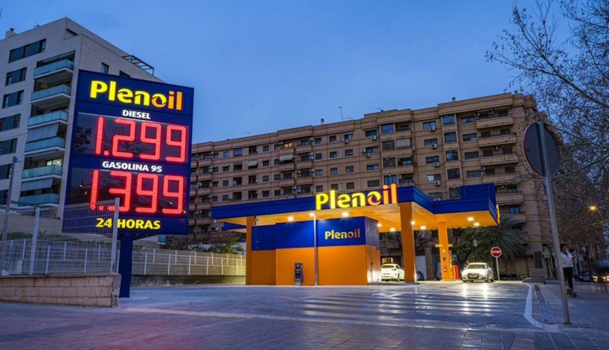 La OCU mide, por fin, la calidad del combustible, es peor o igual el diésel y la gasolina low cost
