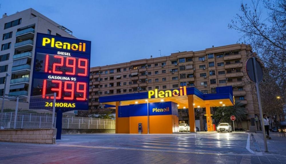 La OCU mide, por fin, la calidad del combustible, es peor o igual el diésel y la gasolina low cost