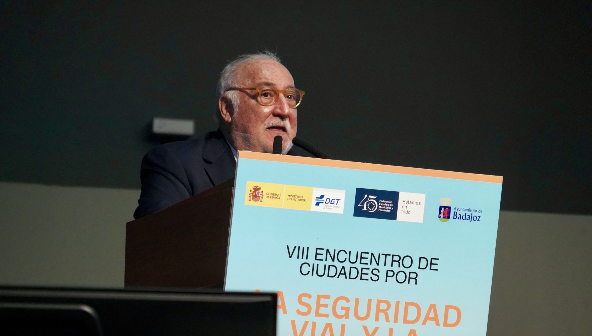 ¿Es verdad que la DGT se plantea una prórroga para las balizas V16? Resolvemos la duda aquí