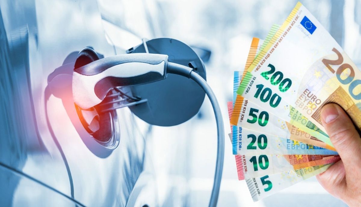 Las ayudas a la compra de coches no llegan, se cobrarán 300 millones de euros siguen pendientes