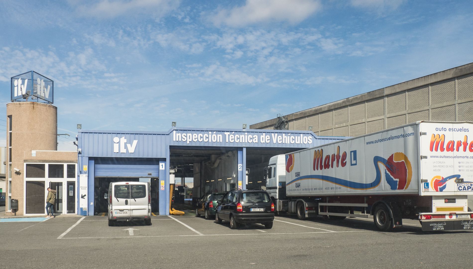 ¿Se puede conducir con la ITV caducada teniendo cita para renovarla? Mito o realidad, lo resolvemos