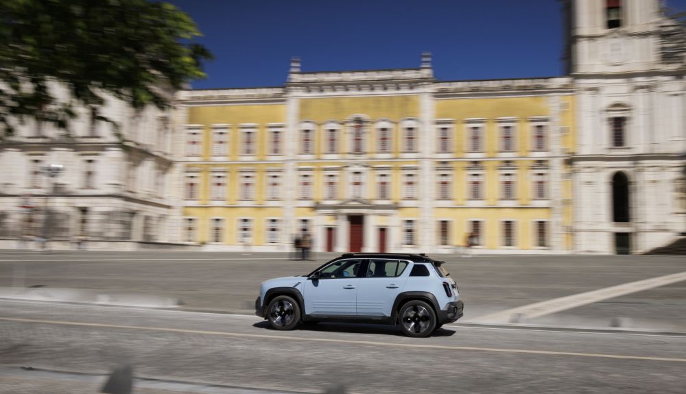 Renault 4 E-Tech, finalista a Car of the Year 2026