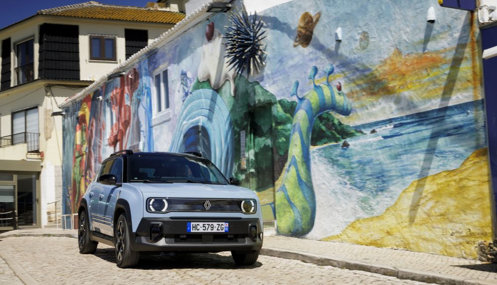 Renault 4 E-Tech, finalista a Car of the Year 2026