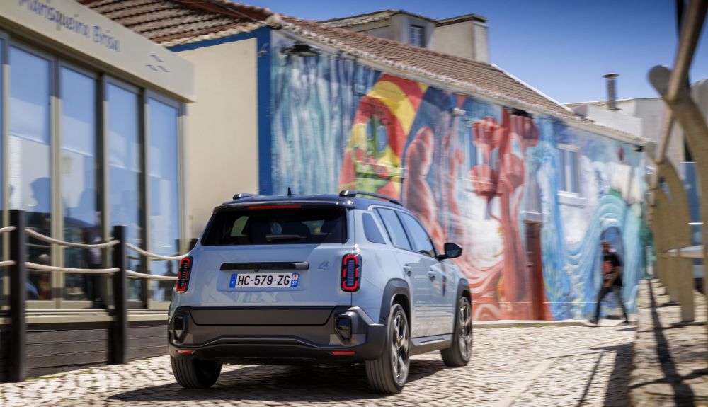 Renault 4 E-Tech, finalista a Car of the Year 2026