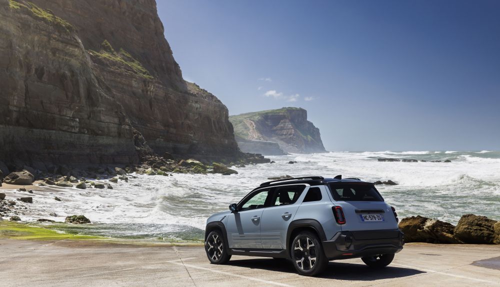 Renault 4 E-Tech, finalista a Car of the Year 2026