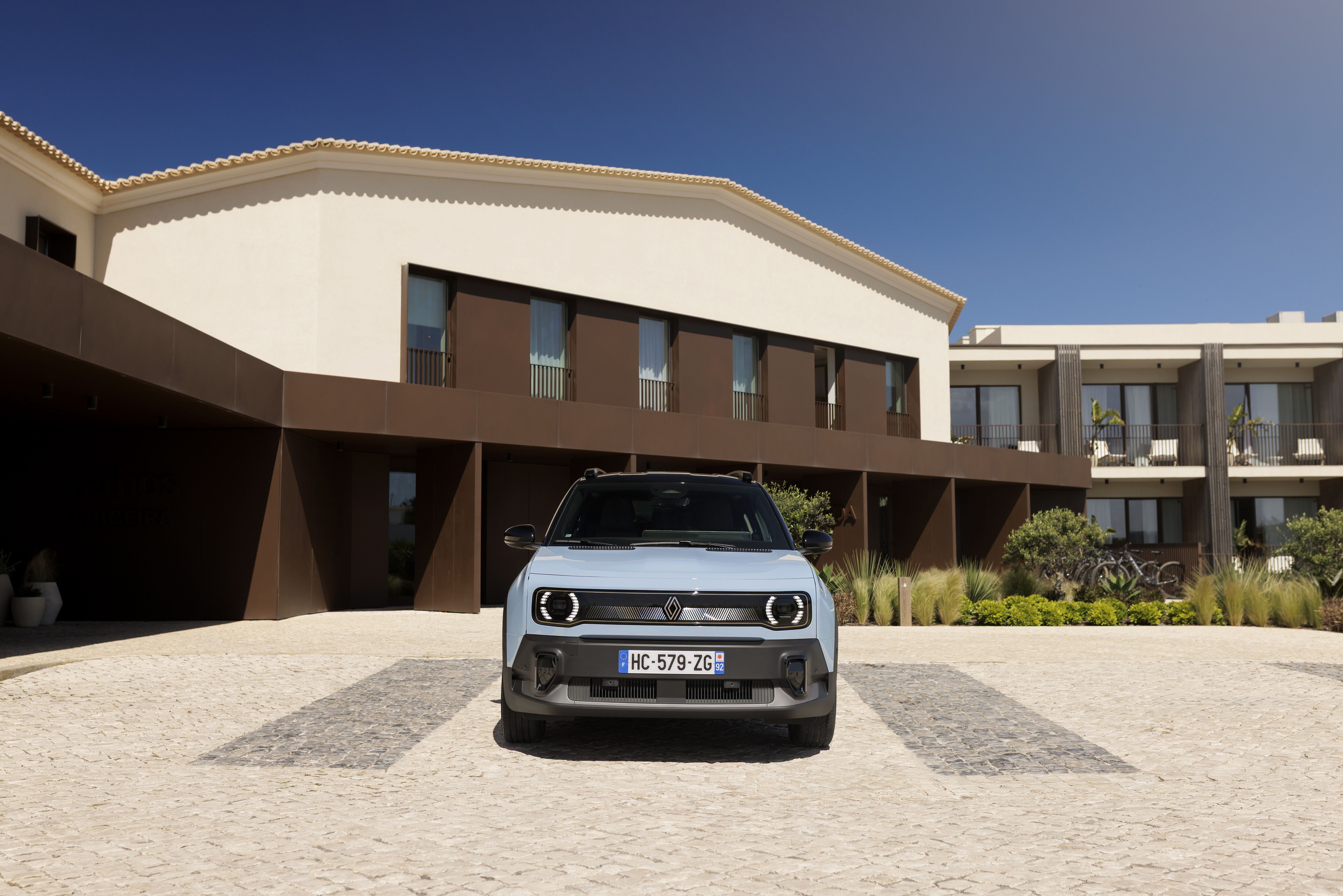 Renault 4 E-Tech, finalista a Car of the Year 2026