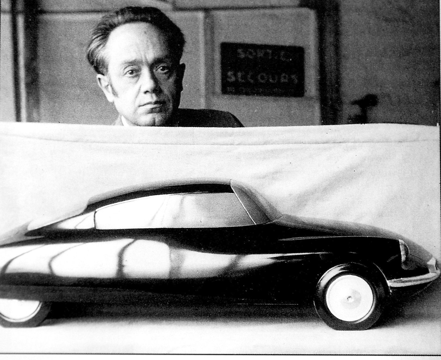 Citroen DS historia Bertoni