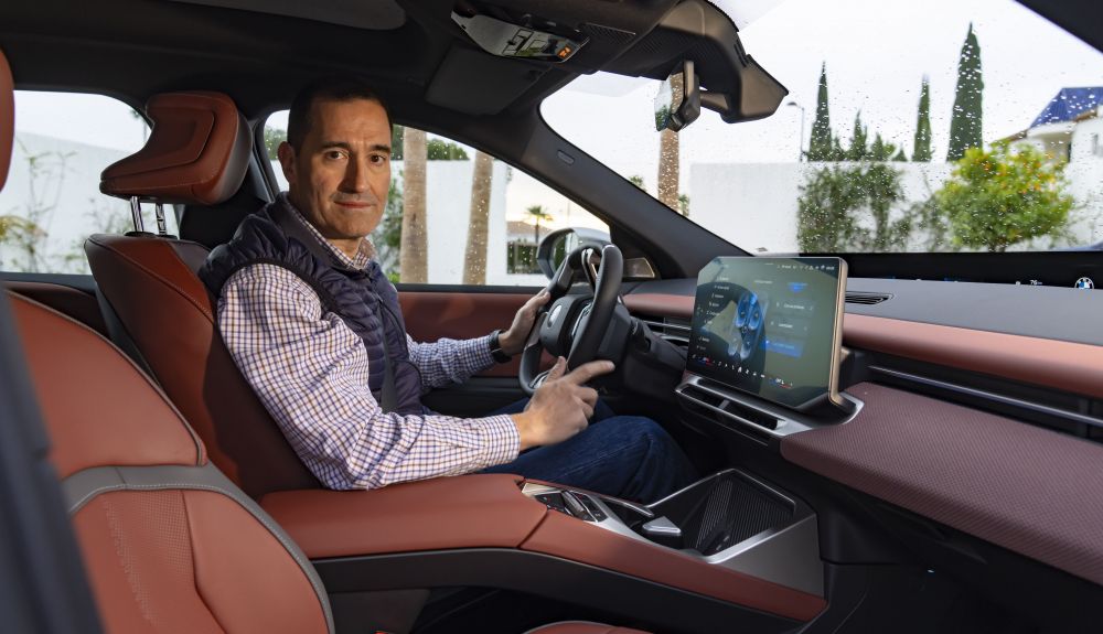 El iX3 conserva botones físicos para determinadas funciones que combina con un interior ultra tecnológico.