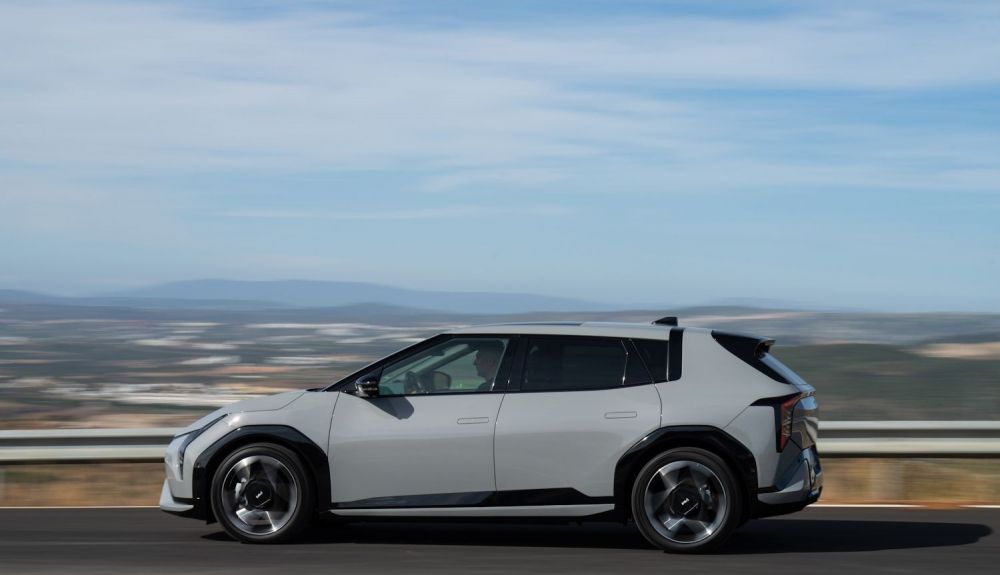 Kia EV4, finalista a Car of the Year 2026