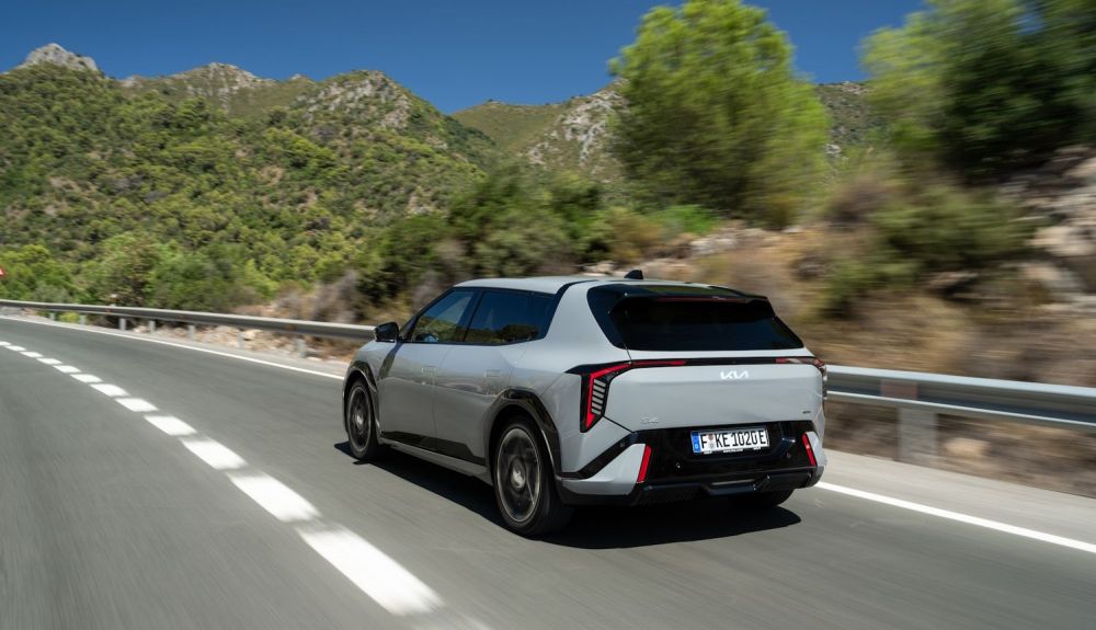 Kia EV4, finalista a Car of the Year 2026