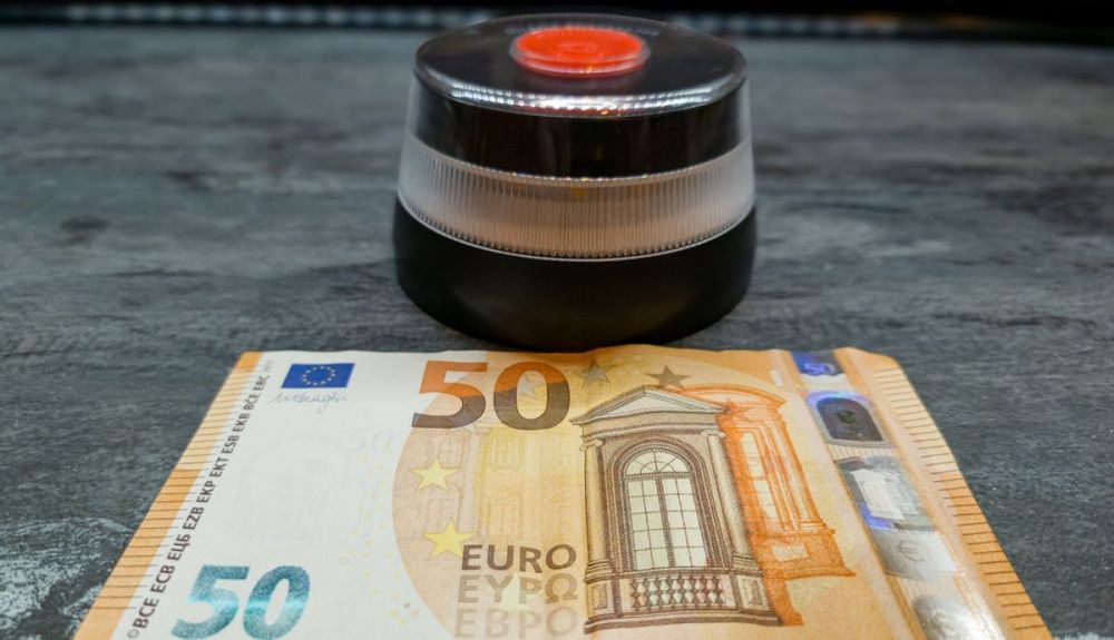 La DGT aclara si aplaza el uso obligatorio de la baliza V16 y si va a multar ya o no