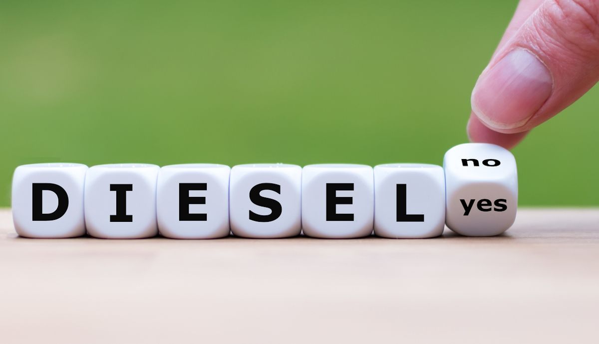 No seas ingenuo, los coches diésel y gasolina no desaparecen de la venta, pero sí de los catálogos