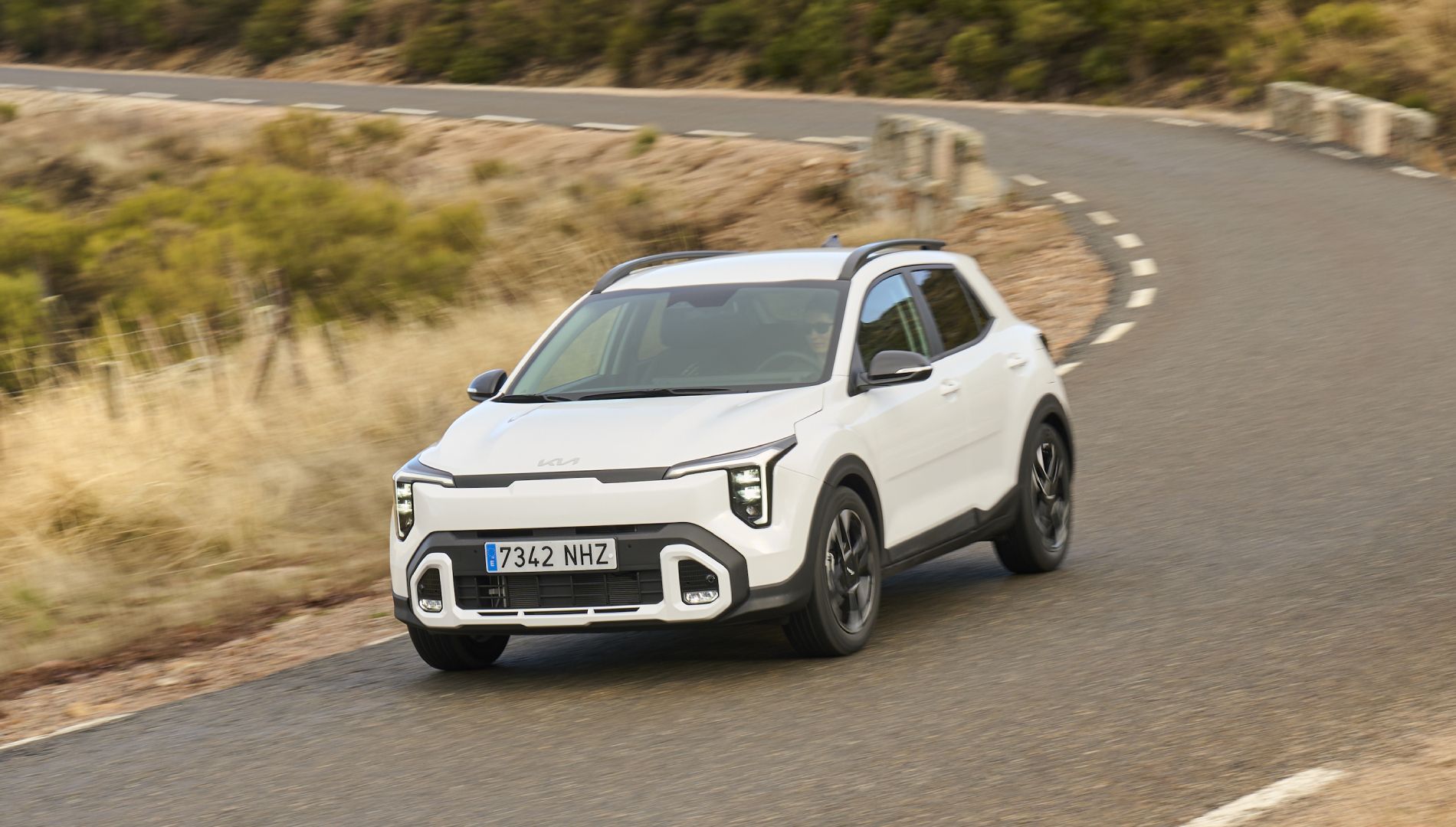 Es el segundo coche más vendido de Kia y ahora se renueva para ser un líder SUV: así es el nuevo Stonic