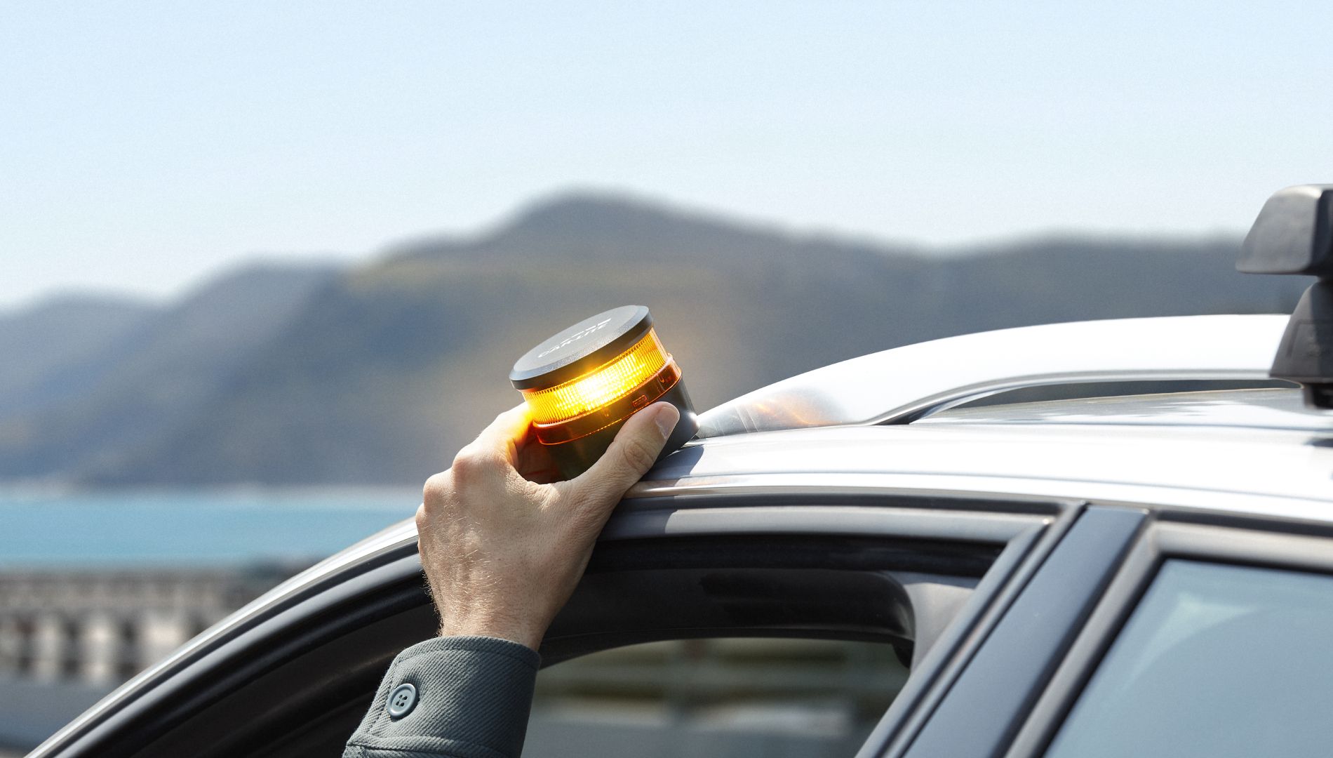 Atención, la DGT retira la certificación a estas cuatro balizas V16: consulta aquí si es la tuya