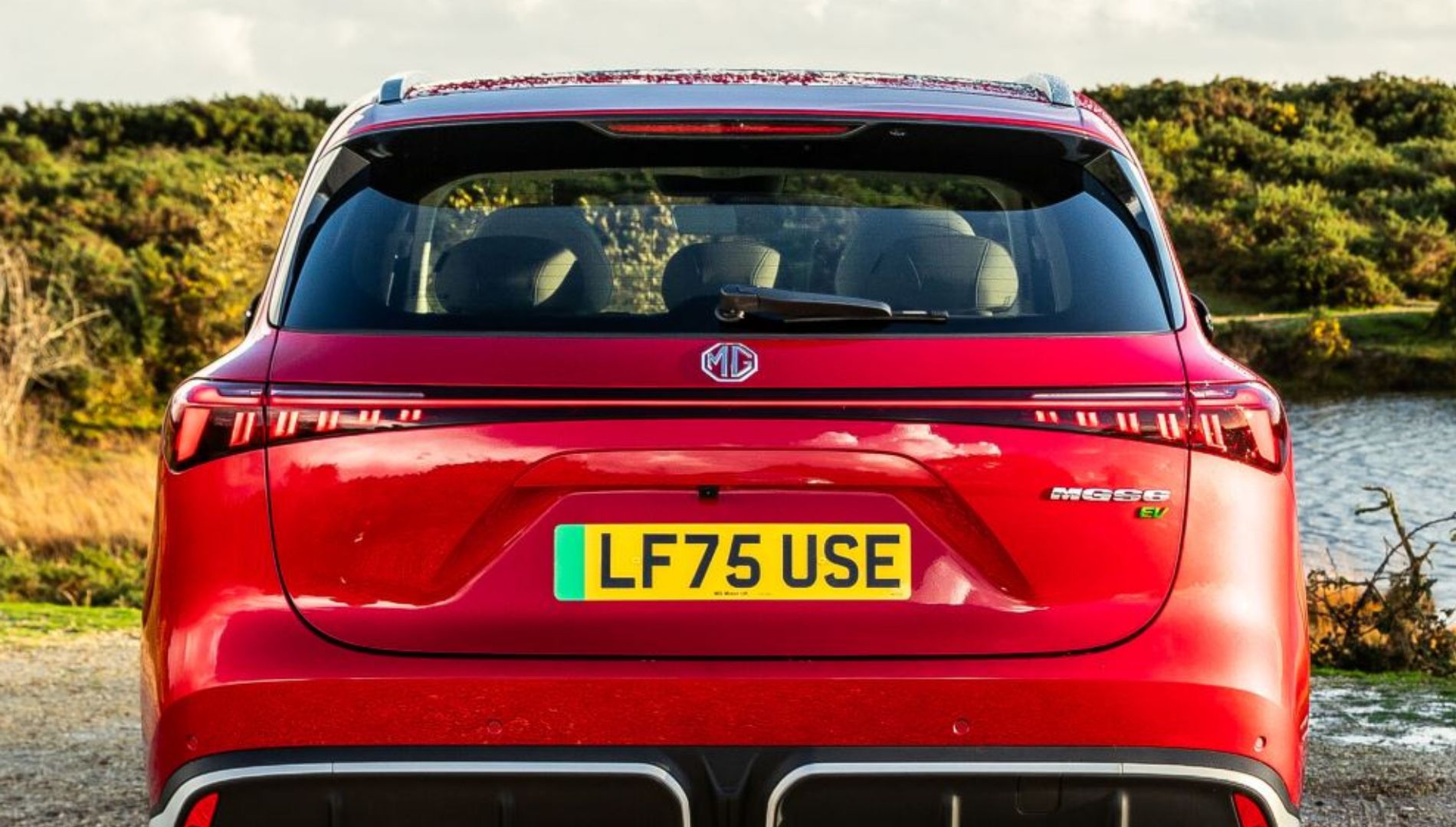 Escándalo en Reino Unido: miles de coches circulan con matrículas fantasmas que no ven los radares