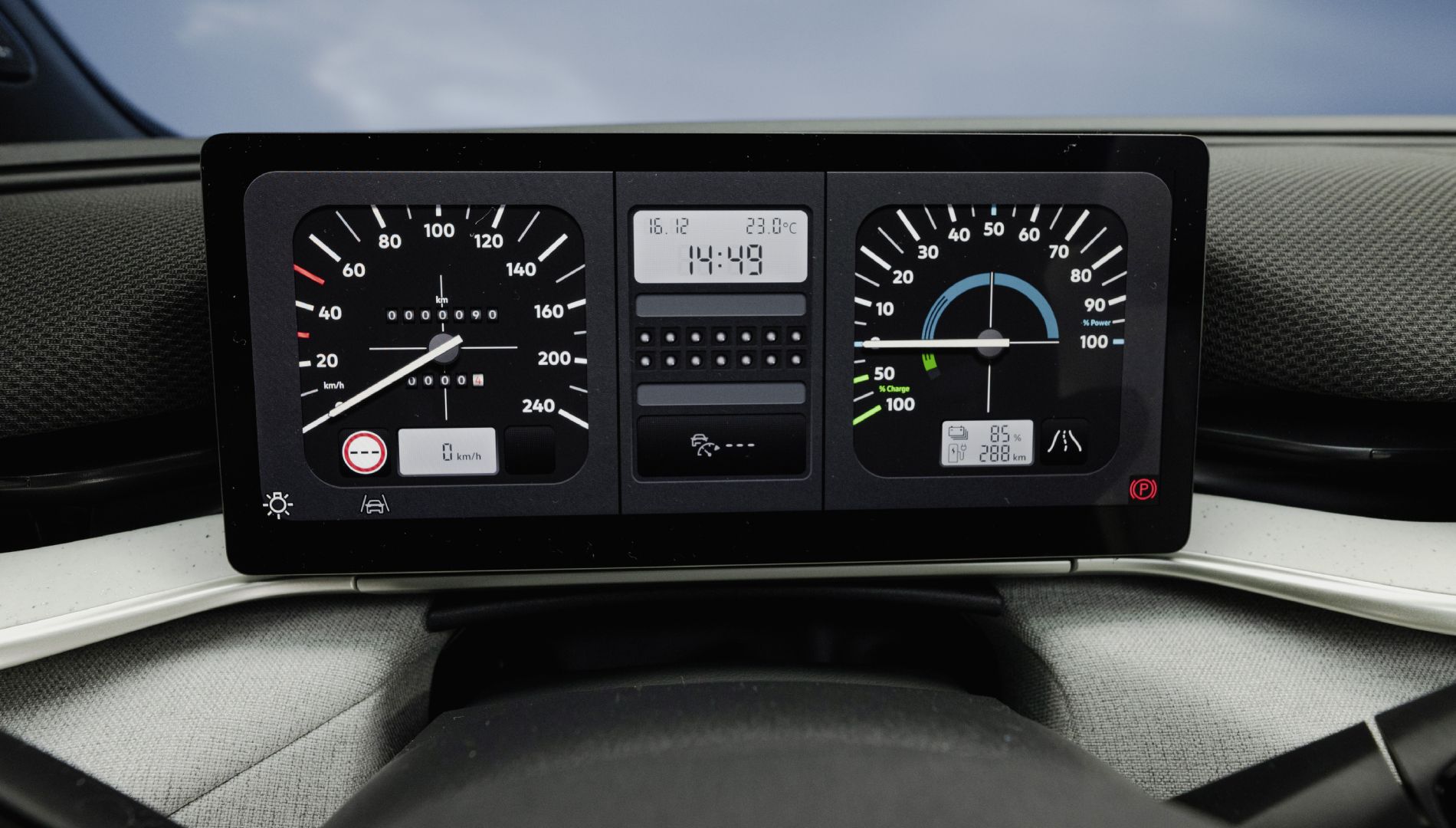 Va a cambiar y mucho: primeras fotos del interior del nuevo Volkswagen ID. Polo con guiños clásicos