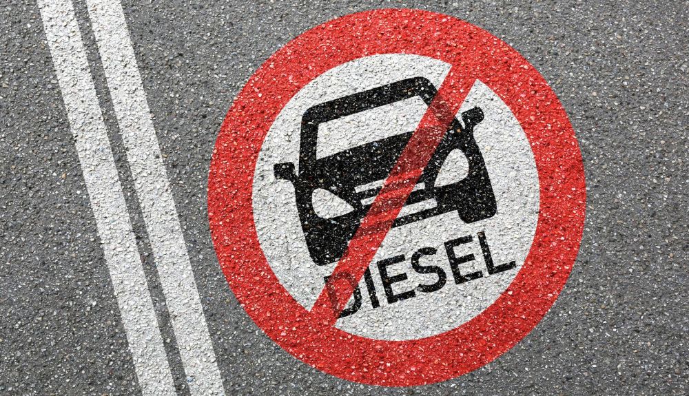 Si la cuesta de enero ya es dura, atención a estos 2 nuevos impuestos para coches gasolina y diésel