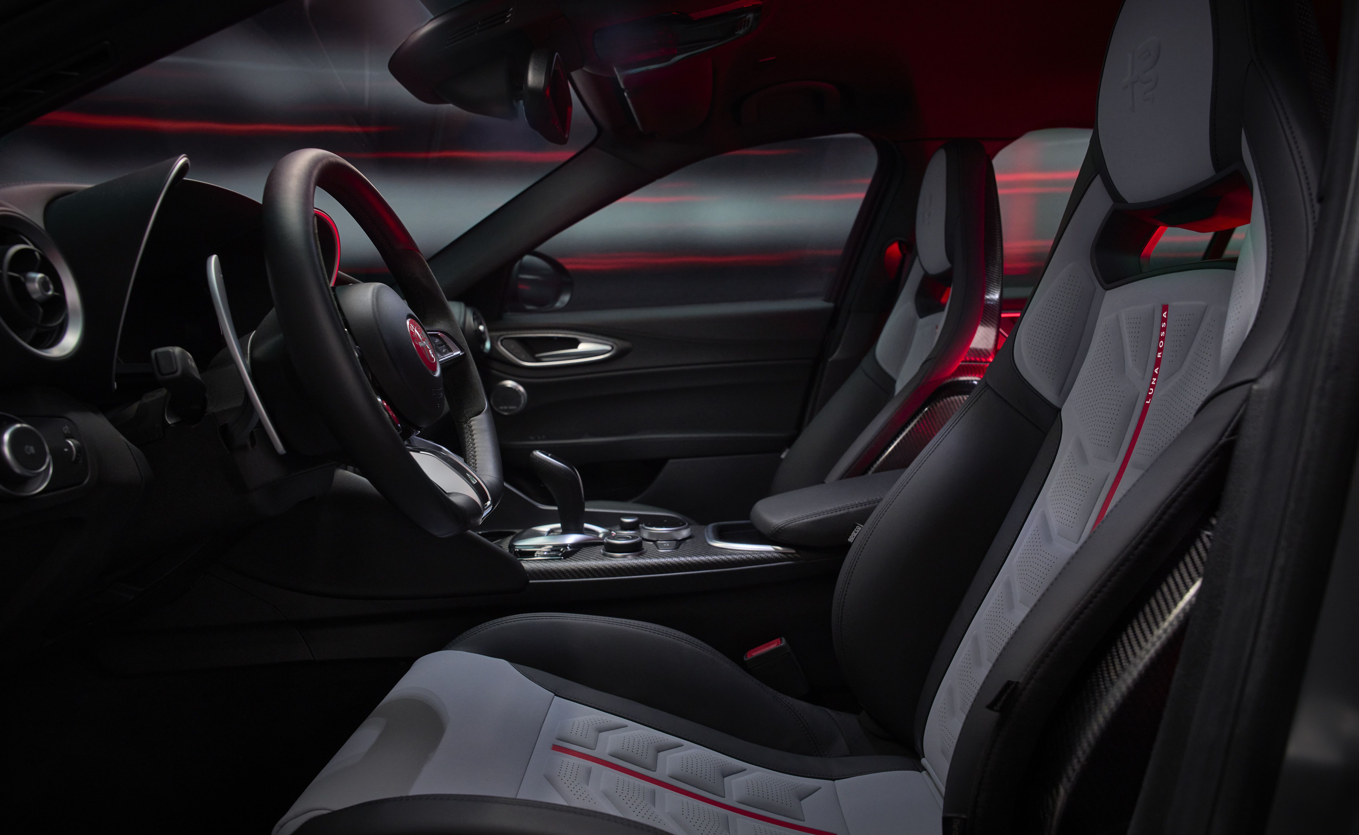 Alfa Romeo Giulia Quadrifoglio Luna Rossa