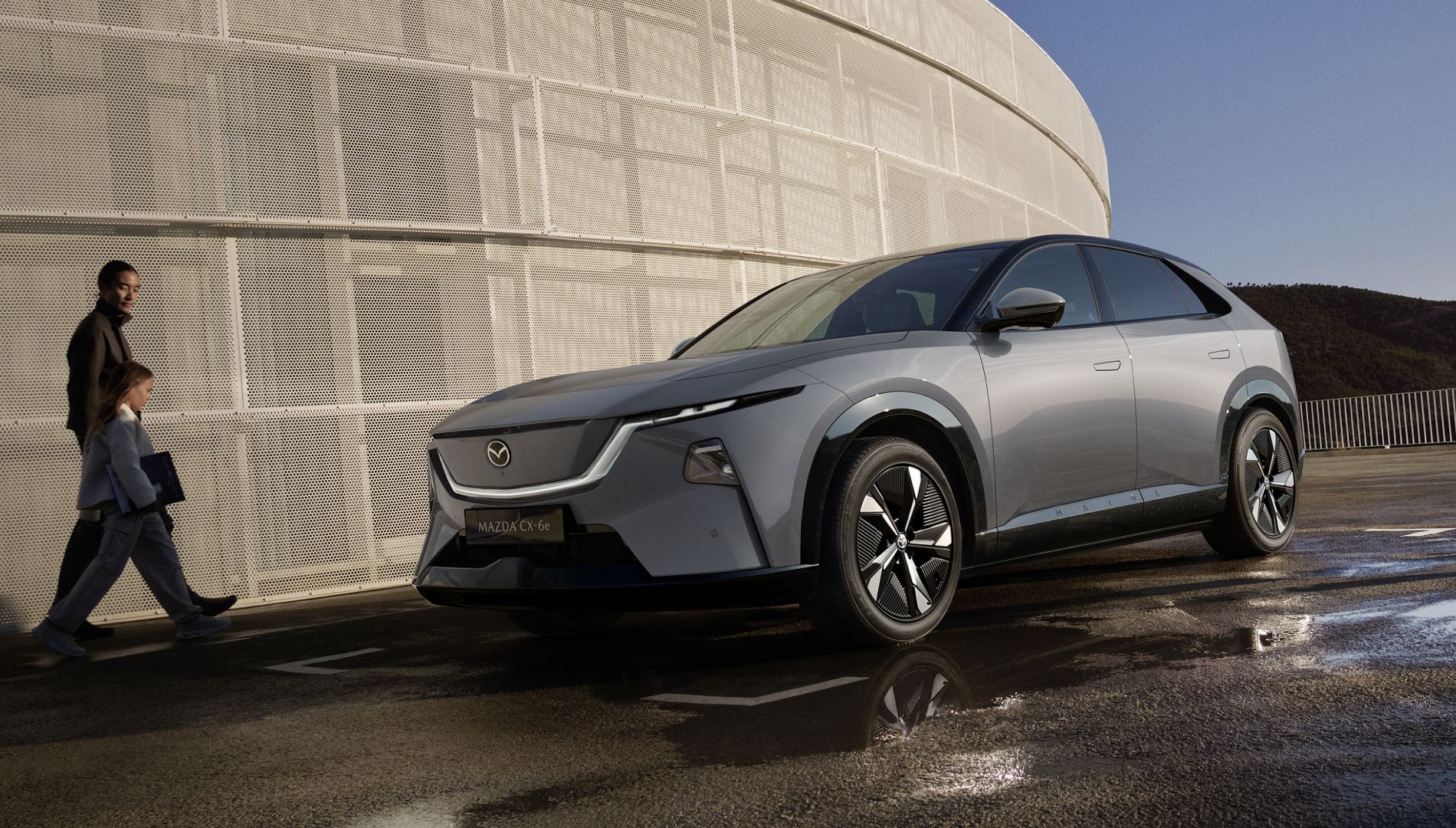 Mazda redobla su apuesta en el mercado de los eléctricos con este nuevo y atractivo SUV: el CX-6e