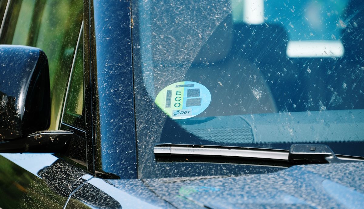 Las etiquetas de la DGT amplían sus funciones y también marcarán otros vetos de uso de coches