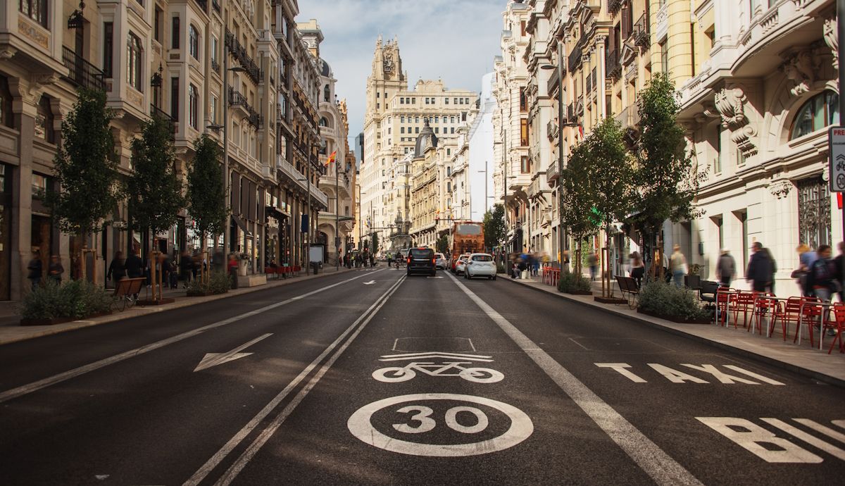 España quiere prohibir los coches en los centros de las ciudades y aprueba nuevas posibles tasas