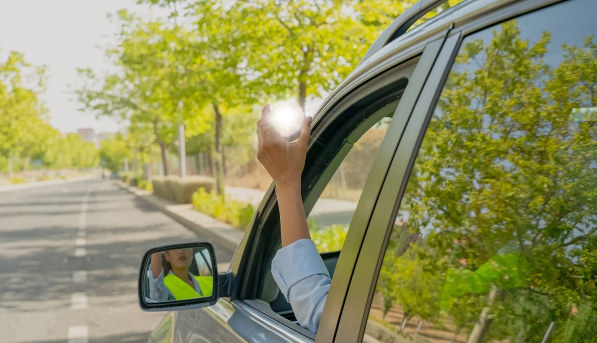 Las luces V16 de la DGT, el nuevo chivato de los ladrones, ya hay robos al dejarnos vulnerables