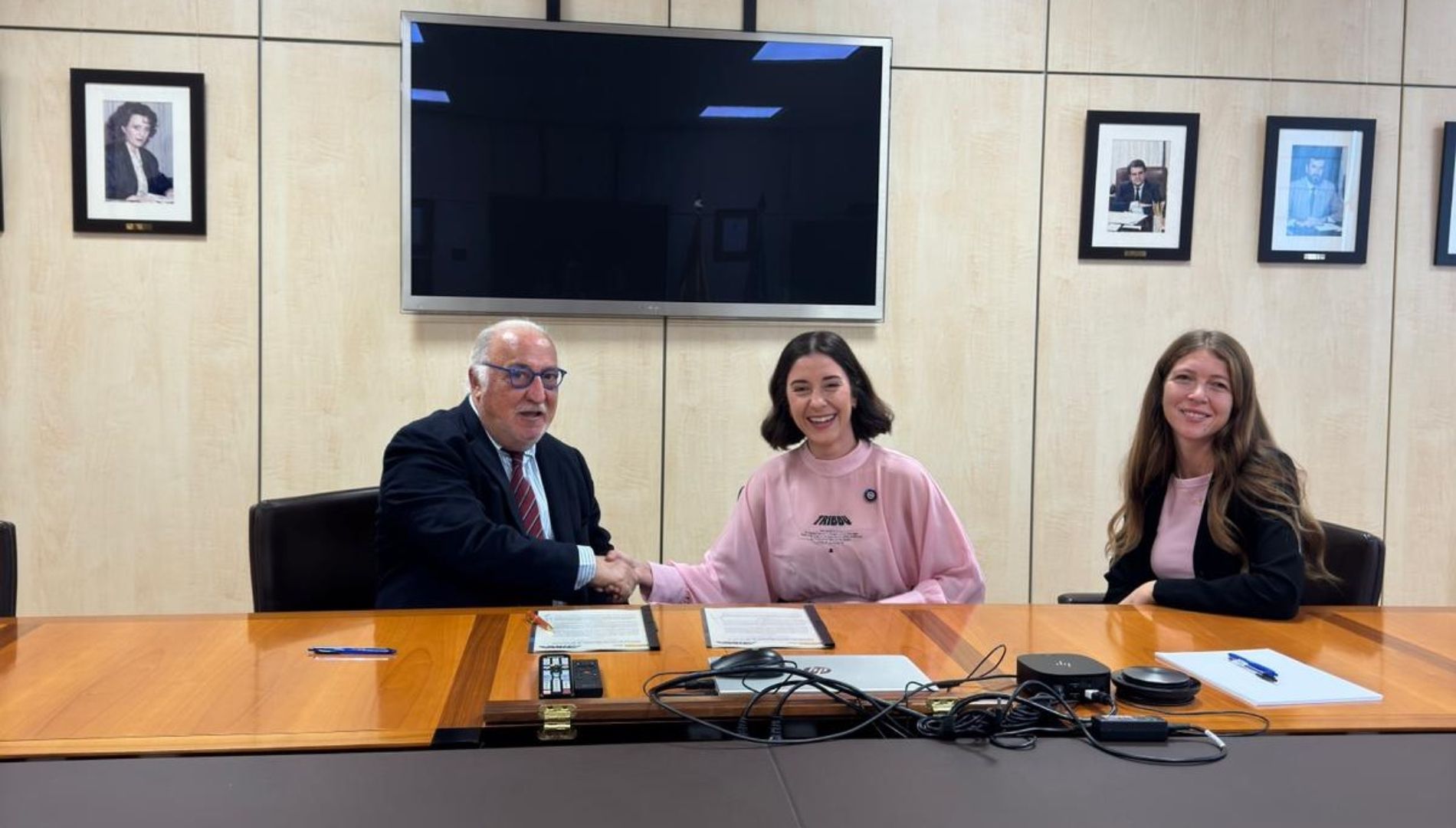 La DGT firma un inédito acuerdo para seguir con su lucha de no ir solo en el coche