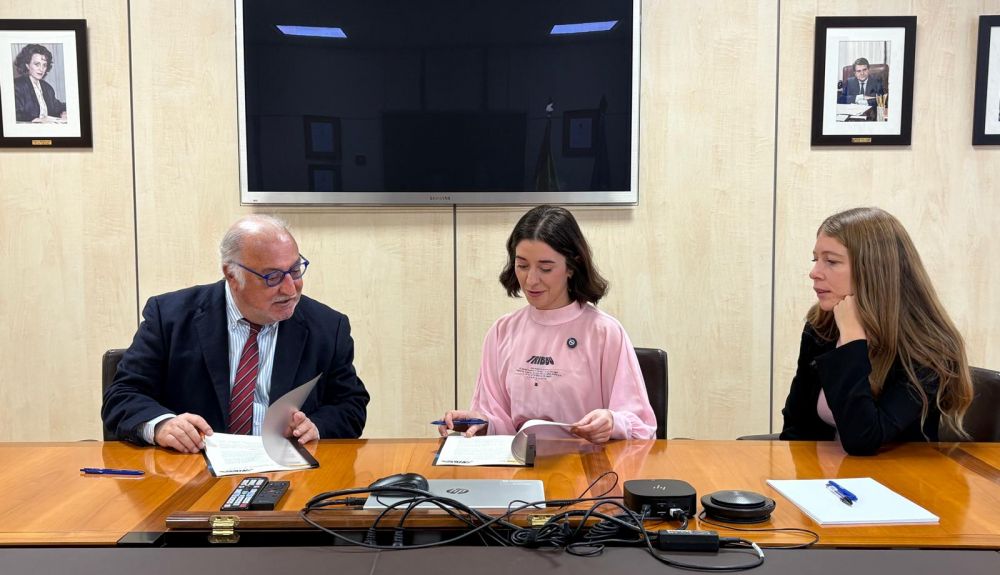 Pere Navarro, director de la DGT, y Paloma Martin, CEO y cofundadora de TRIBBU
