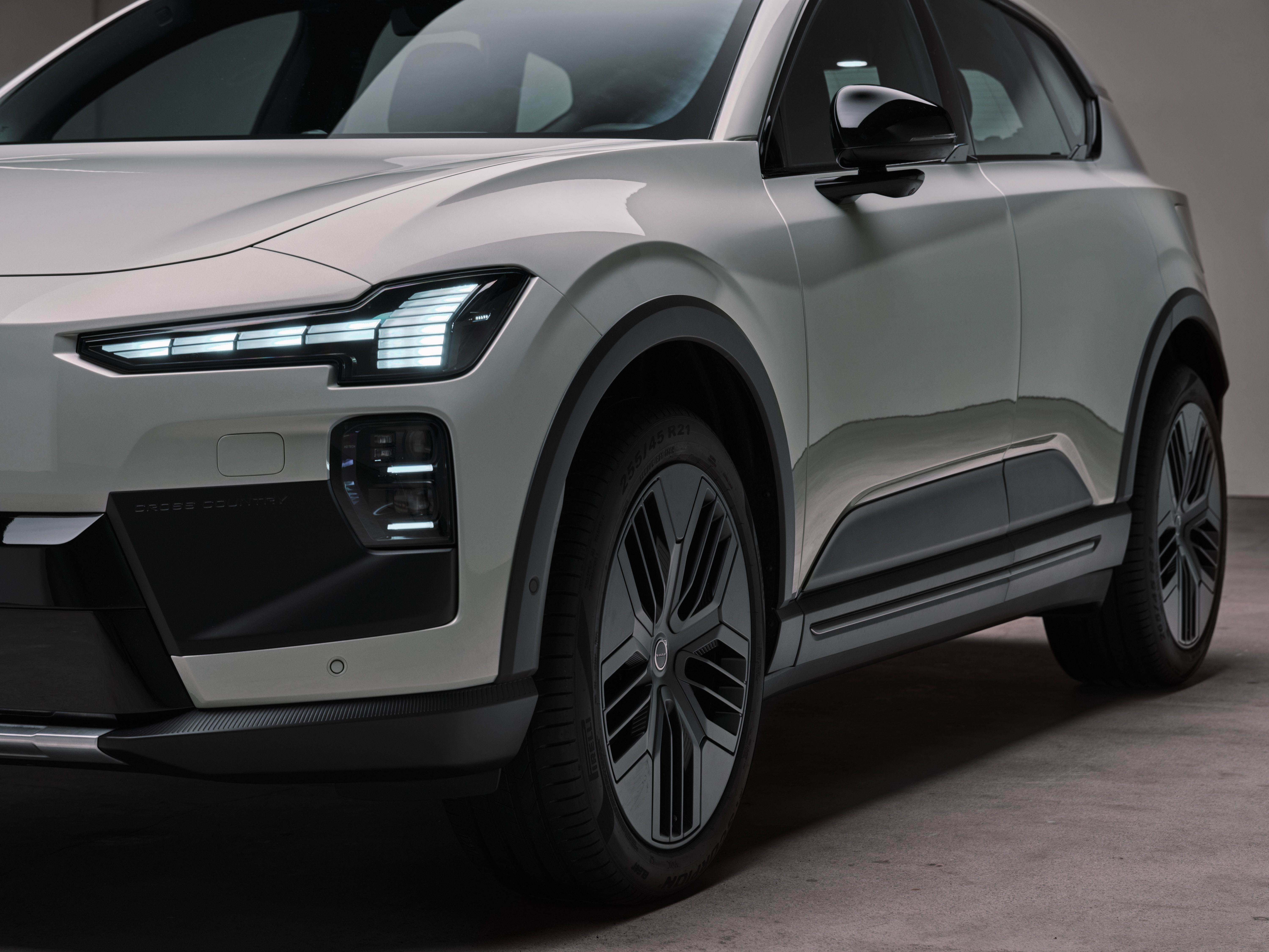 Volvo EX60 Cross Country