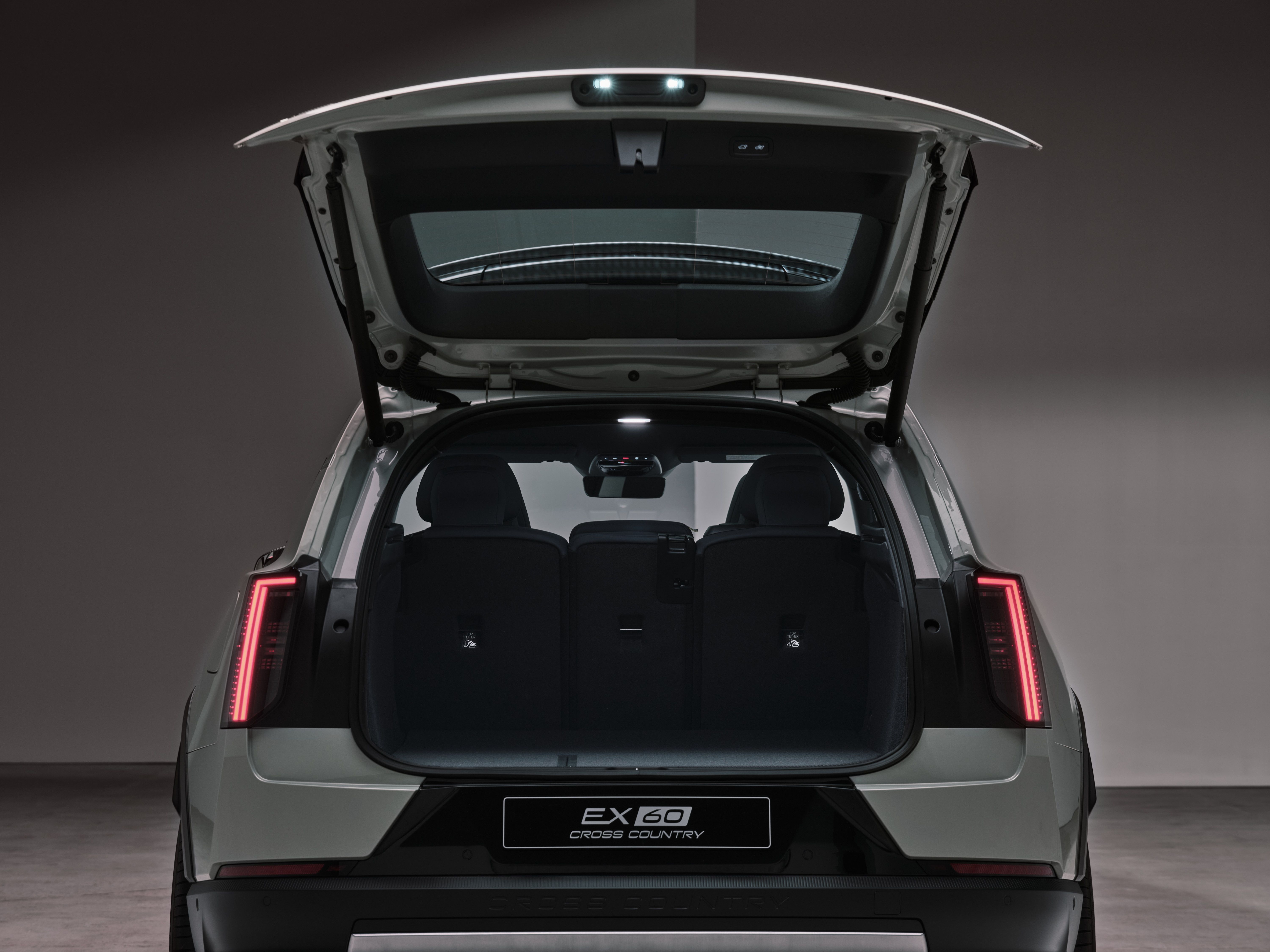 Volvo EX60 Cross Country