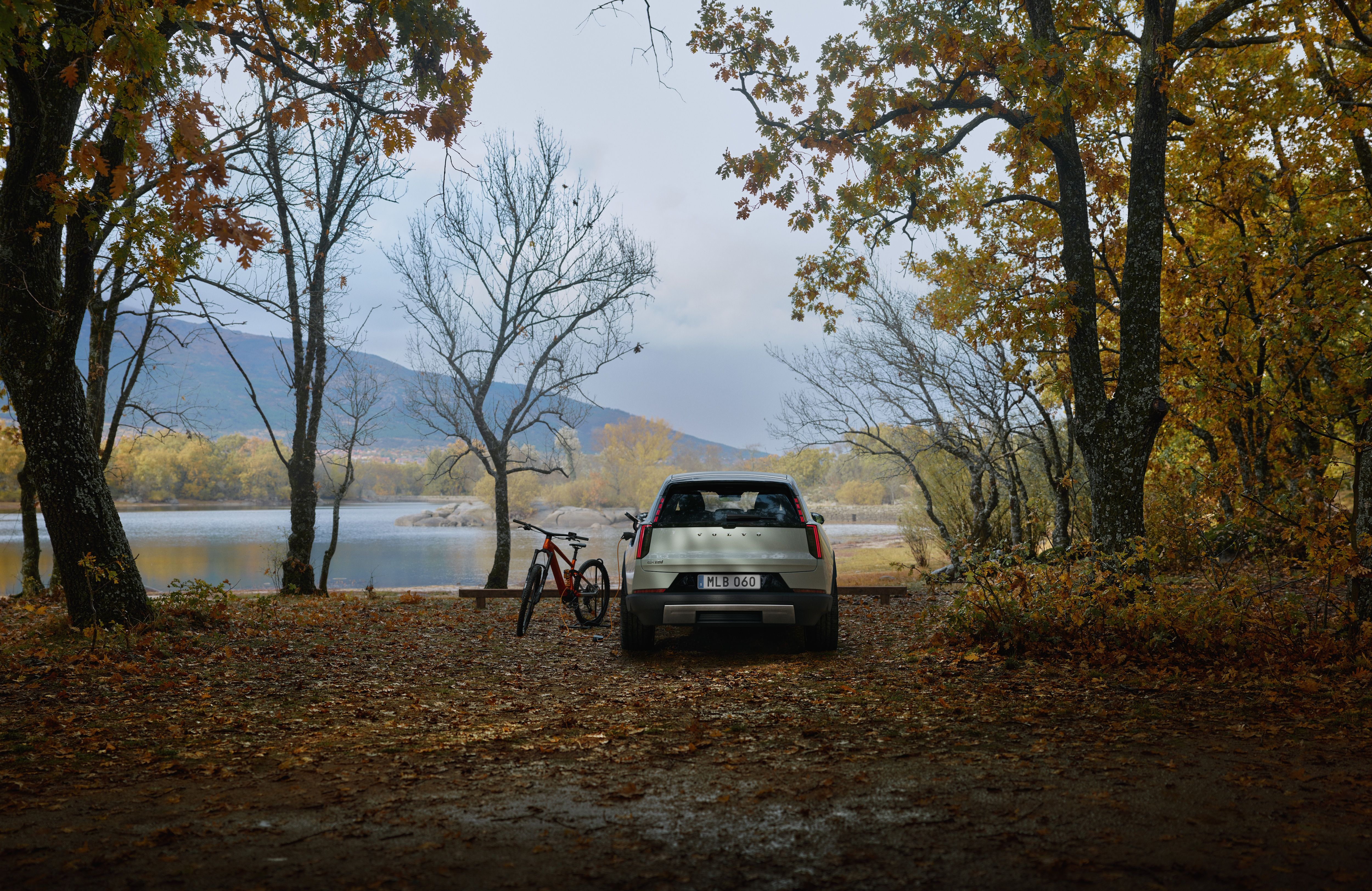 Volvo EX60 Cross Country