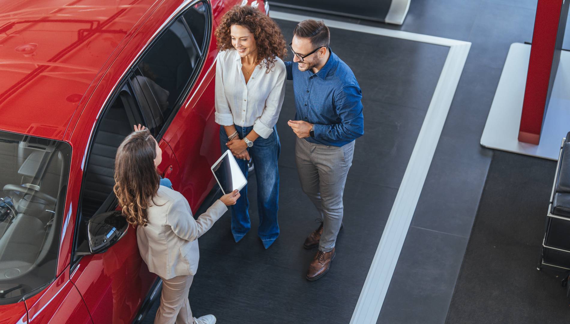 ¿Llegarán las ayudas para comprar coches? Plan Auto+ parado y el Congreso tumba el 15% de deducción