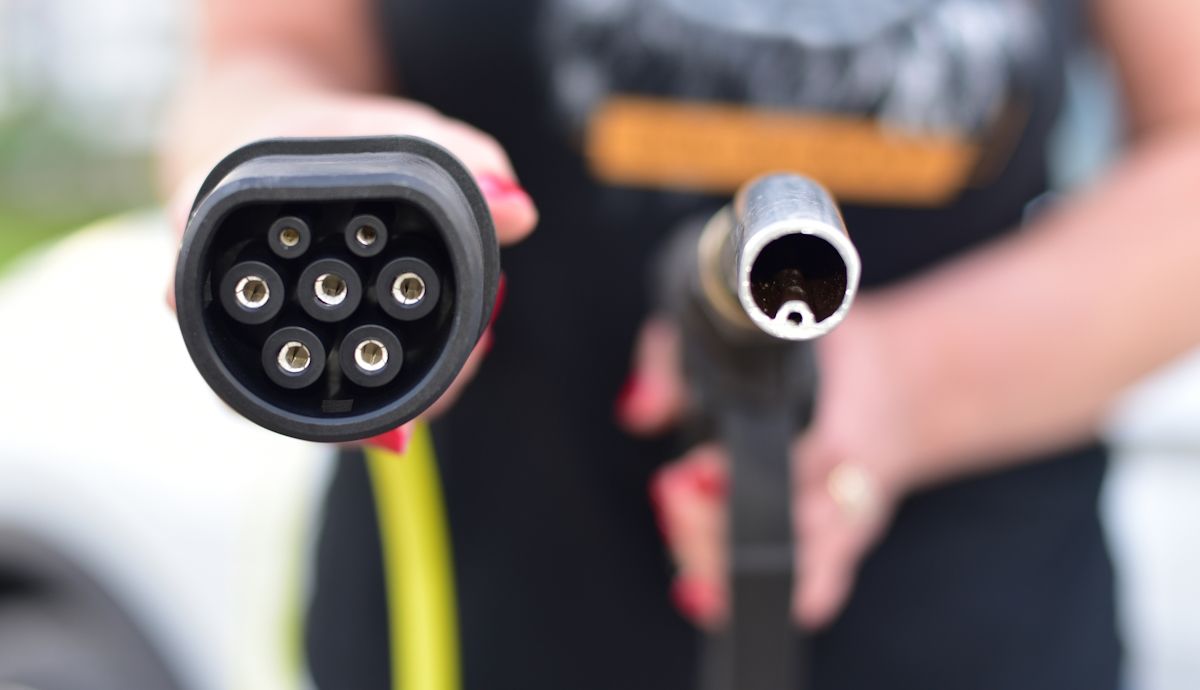 Cuánto cuesta todavía un coche eléctrico ante un gasolina, todos suben, pero hay mucha diferencia