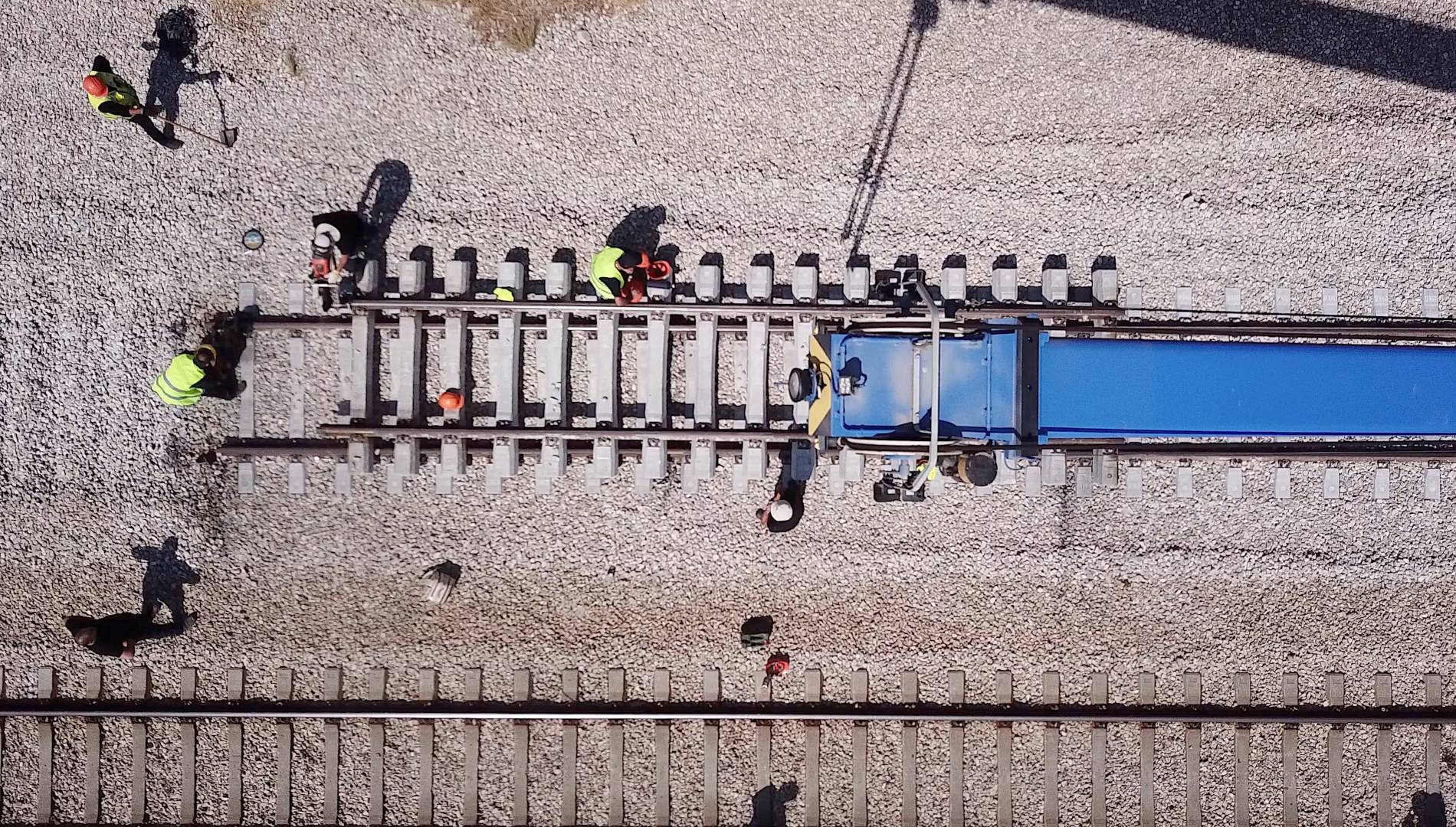 Así son los coches sobre raíles que utiliza Renfe ya para inspeccionar las vías y evitar accidentes