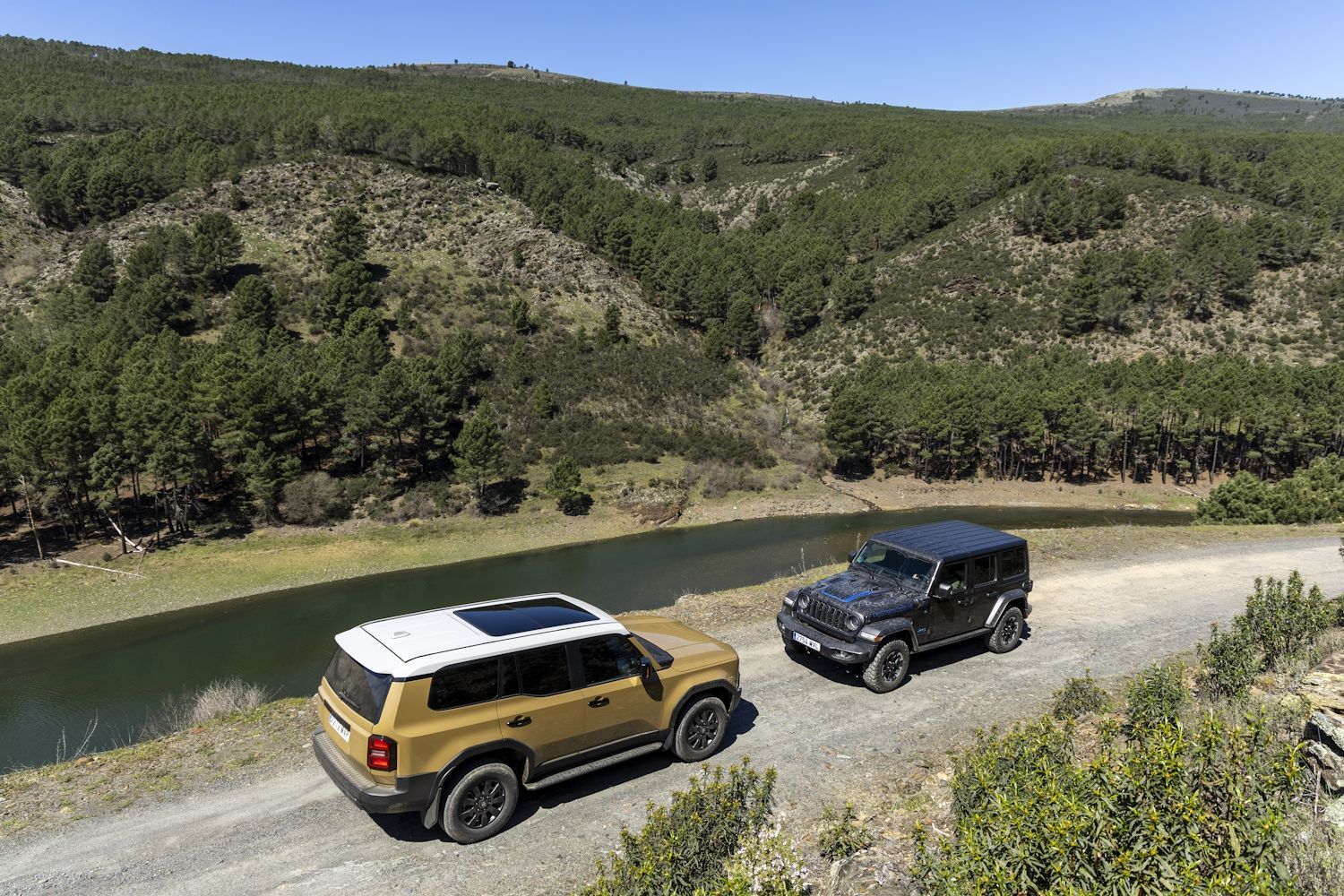 Toyota Land Cruiser vs Jeep Wrangler 4xe Rubicon