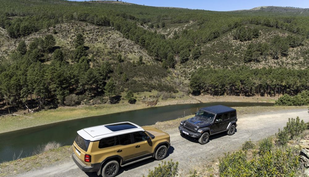 Toyota Land Cruiser vs Jeep Wrangler 4xe Rubicon