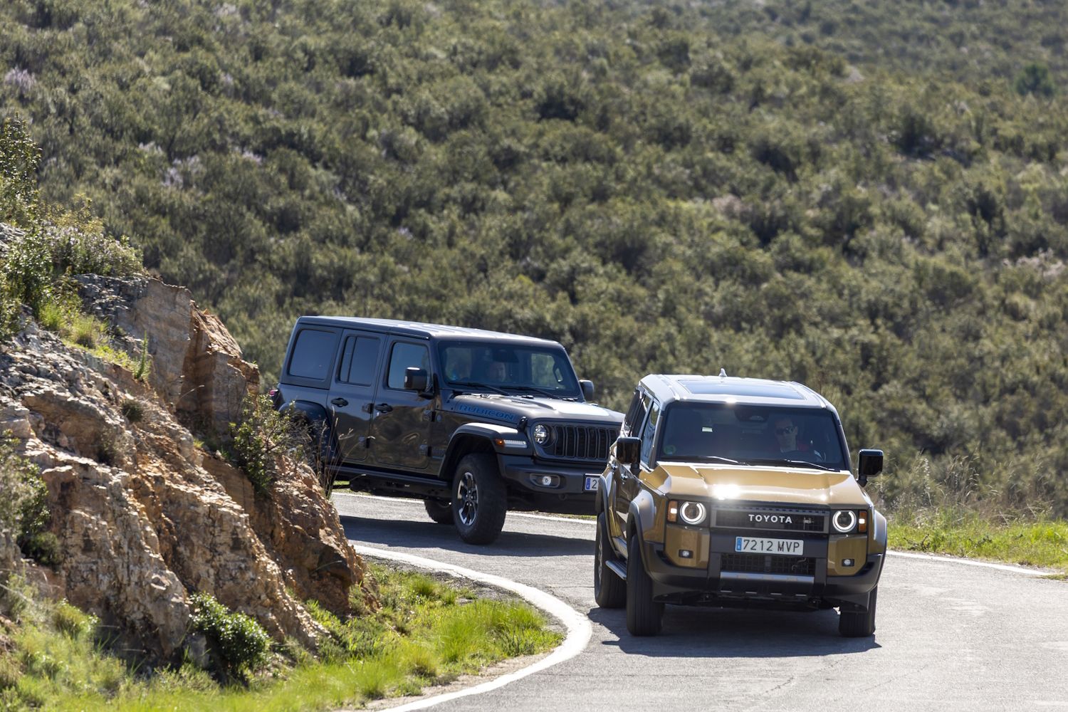 Toyota Land Cruiser vs Jeep Wrangler 4xe Rubicon