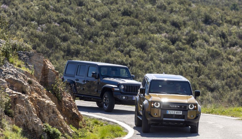 Toyota Land Cruiser vs Jeep Wrangler 4xe Rubicon