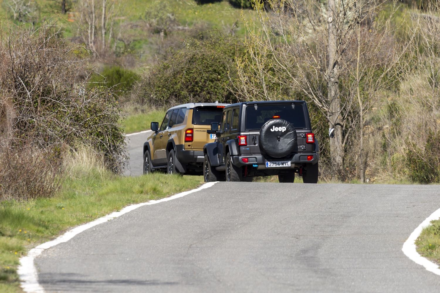 Toyota Land Cruiser vs Jeep Wrangler 4xe Rubicon