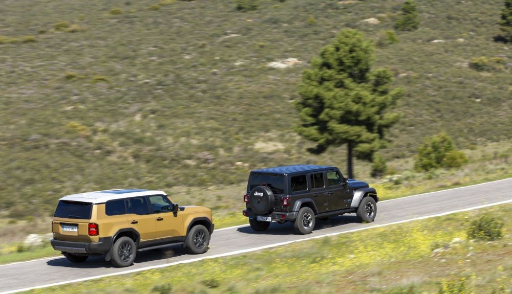 Toyota Land Cruiser vs Jeep Wrangler 4xe Rubicon